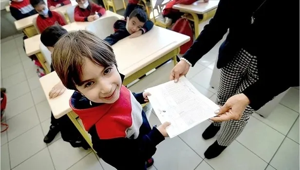 yarin-saat-kacta-karne-verilecek-20-ocak-2023-e-karne-ne-zaman-acilacak-dijital-karne-panosu-karne-ogleden-son-1674153488491.jpeg Bugün saat kaçta karne verilecek? 20 Ocak 2023 e-karne ne zaman açılacak? DİJİTAL KARNE PANOSU || Karne öğleden sonra mı verilecek?-2