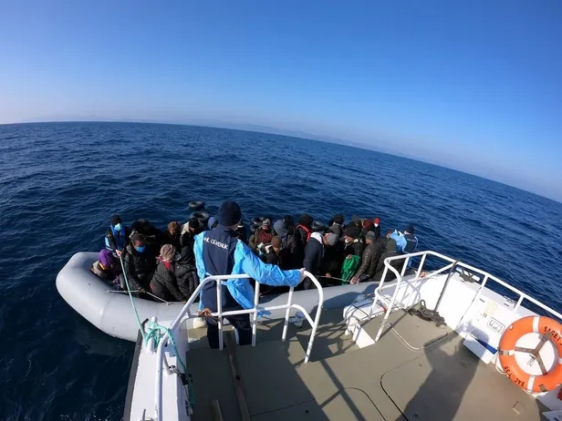 yunanistanin-turkiyeye-attigi-duzensiz-gocmen-gecisleri-iftiralarina-sert-yanit-1617399009819.jpeg Yunanistan'ın Türkiye'ye attığı 'düzensiz göçmen geçişleri' iftiralarına sert yanıt!-8