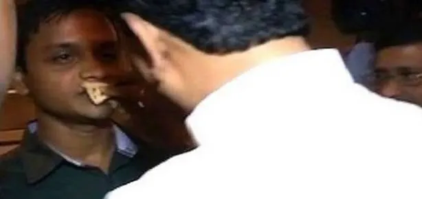 Zorla oruç bozdurmaya çalıştı!