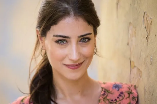 Hazal Kaya kimdir?