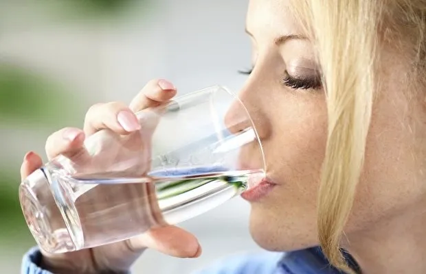 Sabahları aç karnına sıcak su içmenin faydaları nelerdir? - 2
