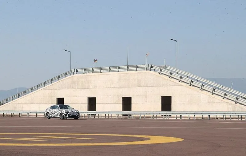 Sanayi ve Teknoloji Bakanı Mehmet Fatih Kacır, Togg'un ilk sedan modeli T10F'yi test etti-5