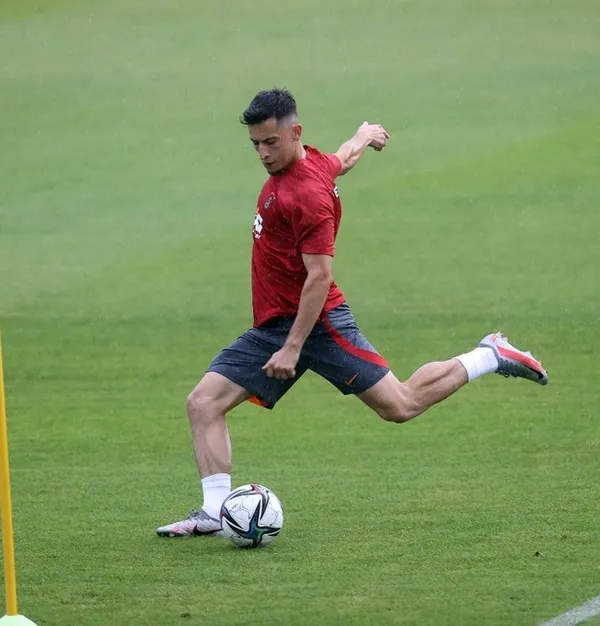 terimin-gozdelerine-sok-okan-buruk-hepsinin-ustunu-cizdi-1657790209370.jpg Terim'in gözdelerine şok! Okan Buruk hepsinin üstünü çizdi-3