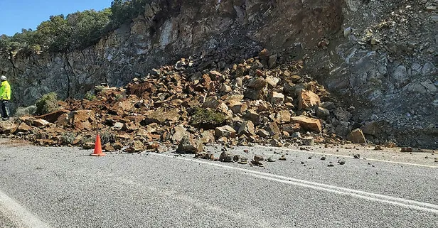 Datça - Marmaris karayolunda heyelan