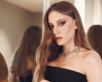 Serenay Sarıkaya'nın dizilerden alacağı para dudak uçuklattı! İşte ünlü oyuncuların bölüm başı aldığı ücretler 2020-1