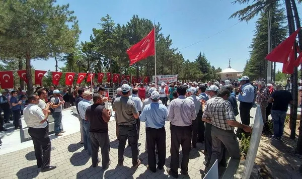 Kahraman Halisdemir'in kabrine ziyaretçi akını-1