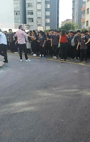 İstanbul Sancaktepe'de okulda yangın!