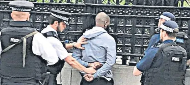 Parlamentoda ‘bıçak’ şoku!