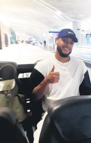 Fenerbahçe'nin yeni transferi Joshua King imza için İstanbul'a geldi