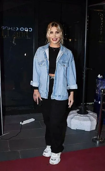 İrem Derici, Alaçatı’da Eyüp Başar adlı bir gençle yakınlaştı-4