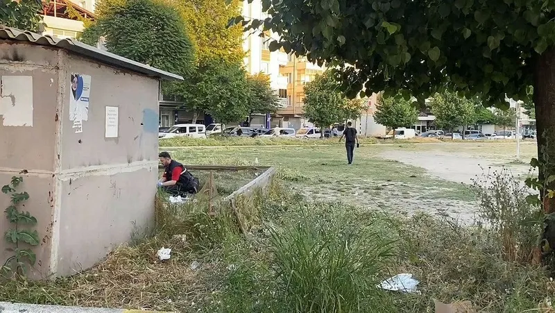 kucukcekmecede-bos-arazide-guvercin-besleyen-ismail-g-maskeli-sahislar-tarafindan-silahla-vuruldu-1717094515455.jpeg Küçükçekmece'de boş arazide güvercin besleyen İsmail G. maskeli şahıslar tarafından silahla vuruldu-6