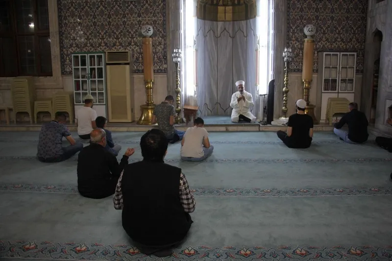 prof-dr-nihat-hatipoglu-kaleme-aldi-11-ayin-sultanini-unutmayin-1712618447172.jpeg Prof. Dr. Nihat Hatipoğlu kaleme aldı: 11 Ayın Sultanı'nı unutmayın-5