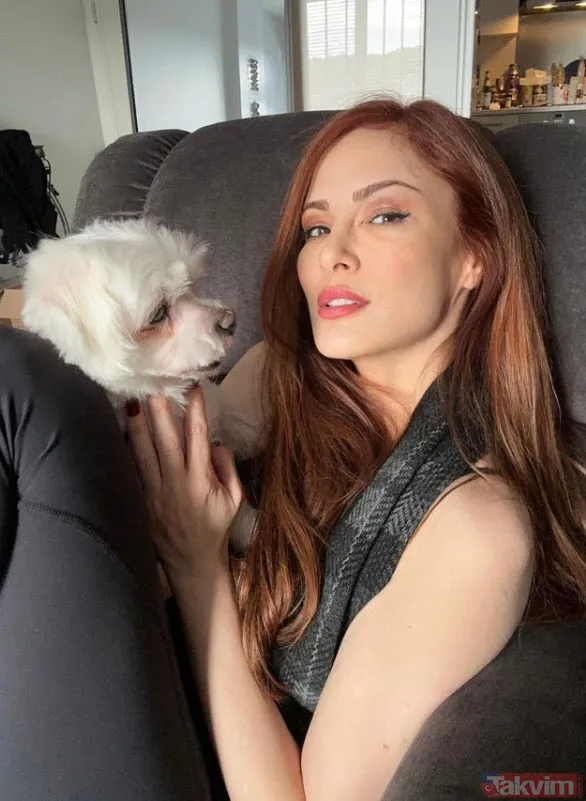 Mine Tugay bu sıralar baş aşağı "O ayak olması gereken yerde değil" 44'lük Mine Tugay paylaştı Afra Saraçoğlu kendini tutamadı - 10