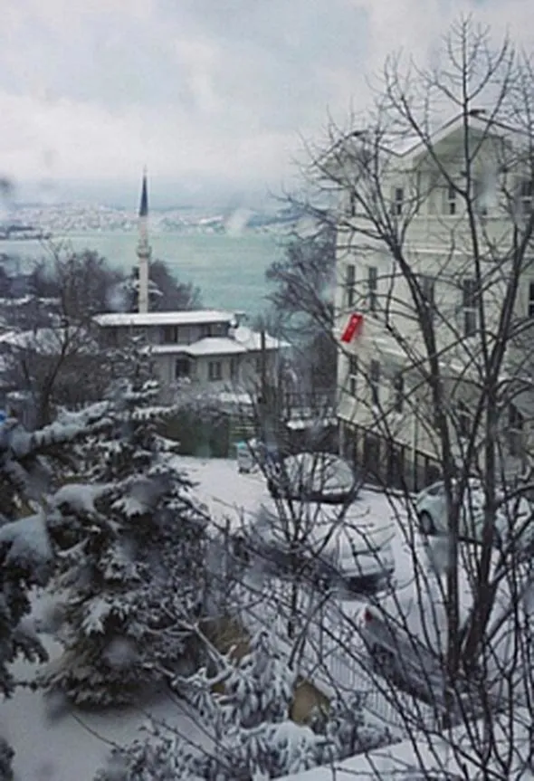 Denizin üstündeki evinde temizliği de kendi yapıyor!-19