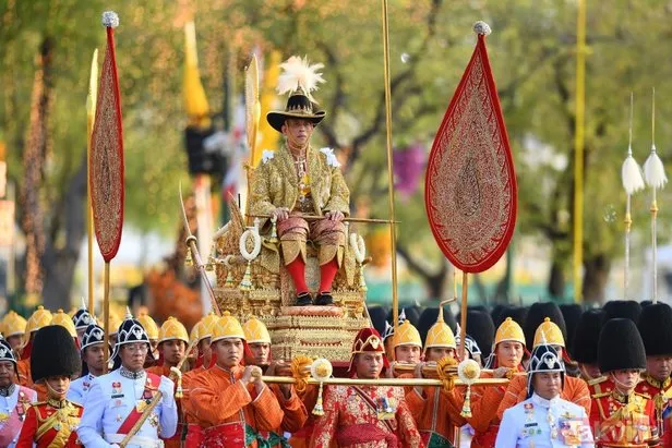 Tayland Kralı, eşi Wongvajirapakdi’nin rütbesi ve unvanını elinden aldı