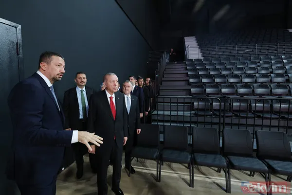 Basketbol Gelişim Merkezi'nde siftah Başkan Erdoğan'dan! Parkede samimi pozlar... Sporculardan 'dolma kalem' hediyesi - 9
