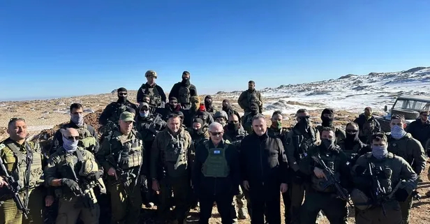 İsrail adım adım işgal planını uyguluyor: Netanyahu Suriye'de işgal ettiği Hermon Dağı'nda poz verdi