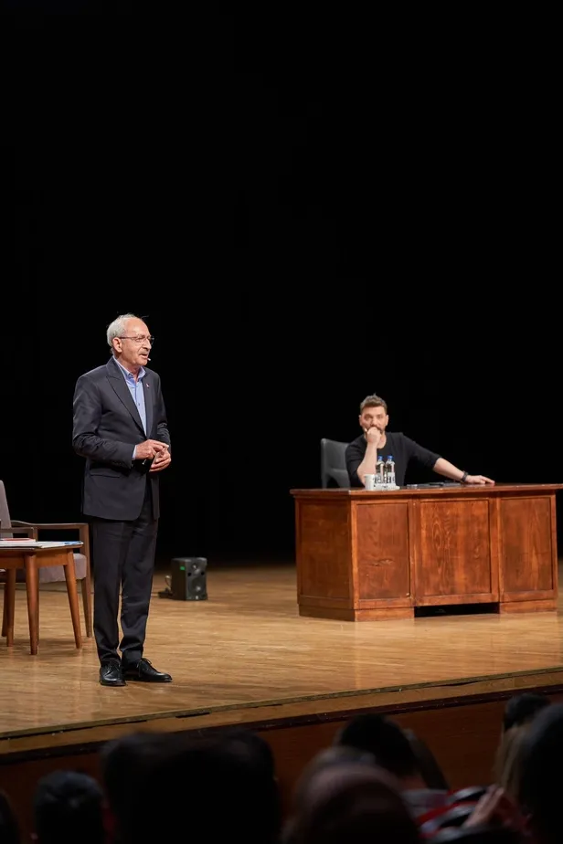 oguzhan-ugurdan-kemal-kilicdaroglunu-parlatma-seansi-salona-chplileri-doldurdu-gercek-ifsa-olunca-kufur-yagdir-1684715202943.jpeg BABALA TV'deki Oğuzhan Uğur Kemal Kılıçdaroğlu tiyatrosunu deşifre eden Yuşa Övenç'in ailesine sistematik saldırı! Sahte ihbarlar ve anne Övenç'e küfür-2