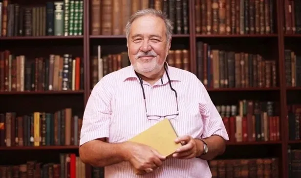 unlu-tarihci-koronaviruse-yakalandi-sevenleri-endiseli-ilber-ortayli-kimdir-kac-yasinda-saglik-durumu-nasil-1669283843416.jpeg Ünlü tarihçi koronavirüse yakalandı! Sevenleri endişeli! İlber Ortaylı kimdir, kaç yaşında, SAĞLIK DURUMU nasıl?-5