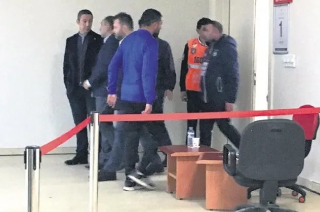 Sivasspor maçı sonrası Ali Koç soyunma odasına indi