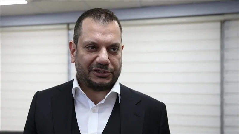 trabzonsporda-8-transfer-gundemde-sampiyonlugun-fitilini-atesleyecek-yildizlar-yola-cikti-1718112806430.jpg Trabzonspor'da 8 transfer gündemde! Şampiyonluğun fitili ateşlendi-2