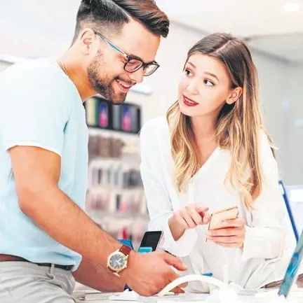 Vergisiz cep için gözler kabinede