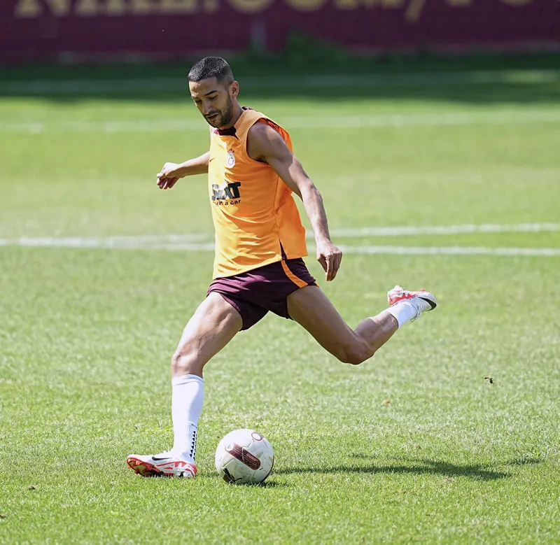 Okan Buruk'tan Zaha kararı! İşte Galatasaray'ın Samsunspor maçı 11'i - 18