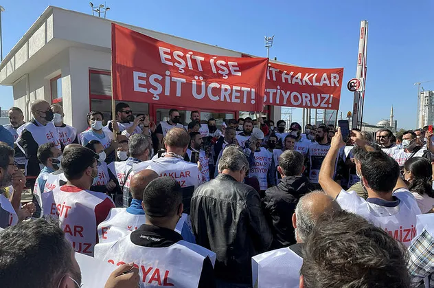 CHP’li Tunç Soyer’in yönetimindeki İzmir’de metro çalışanları toplu iş sözleşmesi için grevde!