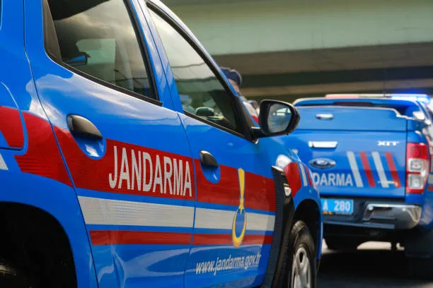 jandarma-uzman-erbas-alimi-2022-wwwjandarmagovtr-7500-jandarma-alimi-basvuru-sartlari-neler-jgk-basvuru-kilavu-1662971419121.jpg JANDARMA UZMAN ERBAŞ ALIMI 2022 | www.jandarma.gov.tr 7.500 jandarma alımı başvuru şartları neler? JGK başvuru kılavuzu ve tarihi...-4