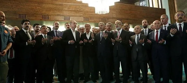 Erdoğan, Orgeneral Hulusi Akar Camii’nde Kur’an okudu