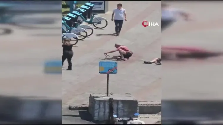 Kadıköy'de tasmasız köpek dehşeti kamerada