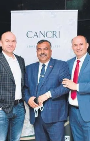 Altın ve mücevherat görünümlü dükkan açan dolandırıcı bir yıl içinde 112 bin kişiden 100 milyon dolar topladı