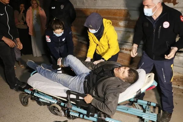 hirsiz-ev-sahibiyle-karsilasinca-3-kattan-asagi-dustu-1637128208292.jpg Hırsız ev sahibiyle karşılaşınca 3. kattan aşağı düştü-2