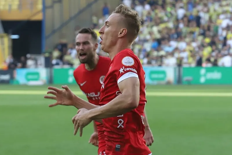 trabzonsporda-transfer-resmen-duyuruldu-tam-10-futbolcu-gundemde-sampiyonlugun-ilk-adimlari-o-isimle-atiliyor-1718379021833.jpg Trabzonspor'da transfer resmen duyuruldu! Tam 10 futbolcu gündemde... Şampiyonluğun ilk adımları o isimle atılıyor-10