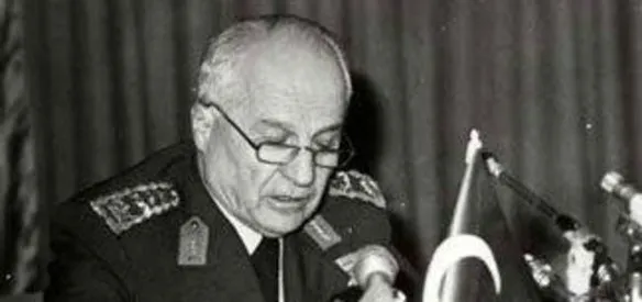 12 Eylül askeri darbesine ilişkin, dönemin Genelkurmay Başkanı, 7. Cumhurbaşkanı Kenan Evren ile emekli Orgeneral Ali Tahsin Şahinkaya hakkındaki davanın, sanıkların ölmüş olmaları nedeniyle düşürülmesine karar verildi