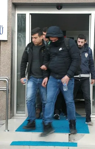 Son dakika: İzmir merkezli FETÖ operasyonunda 60 şüpheli adliyeye sevk edildi