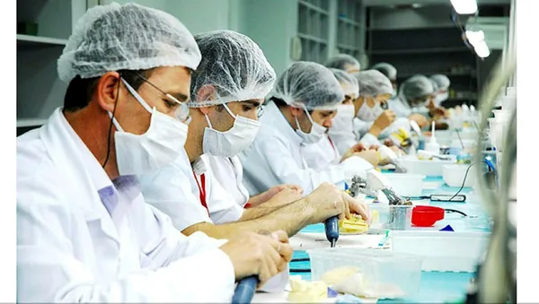 turkiyedeki-koronavirus-salgini-30-bin-kisinin-istihdam-edildigi-dis-protez-sektorunu-etkiledi-1602490788966.jpg