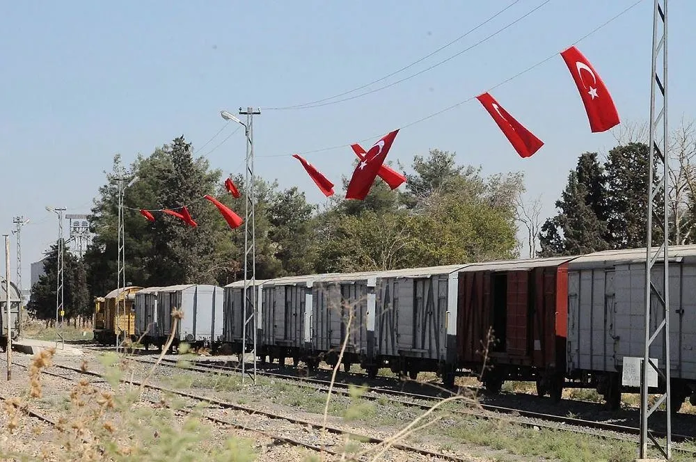 Suriye sınırı Türk bayraklarıyla donatıldı-2