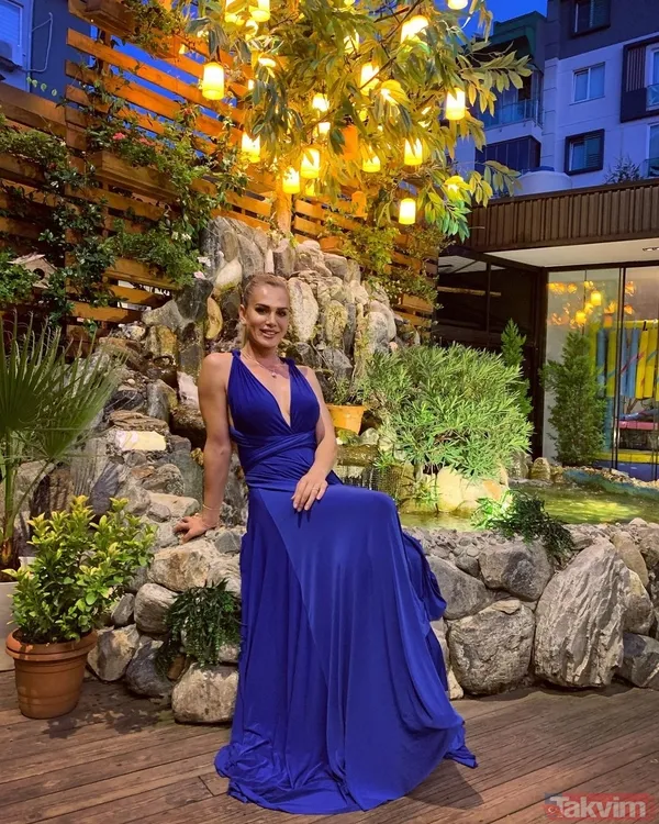 Survivor Nagihan Karadere yırtmaçta sınır tanımadı! Bacak bacak üstüne atarak verdiği poz yorum yağdı! Demet Akalın kayıtsız kalmadı - 6