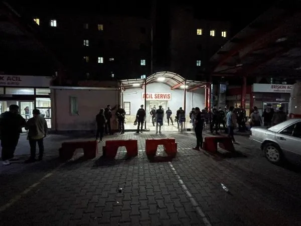 İzmir'de kahvehane önünde silahlı kavga: Ölü ve yaralılar var!-5