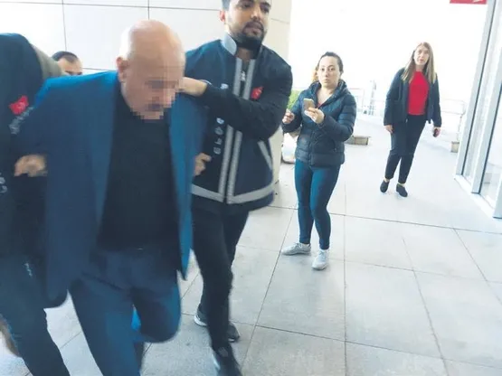 İşkenceci babasının şiddetine maruz kalmıştı! O kız konuştu: Annem için üniversiteye gitmedim-2