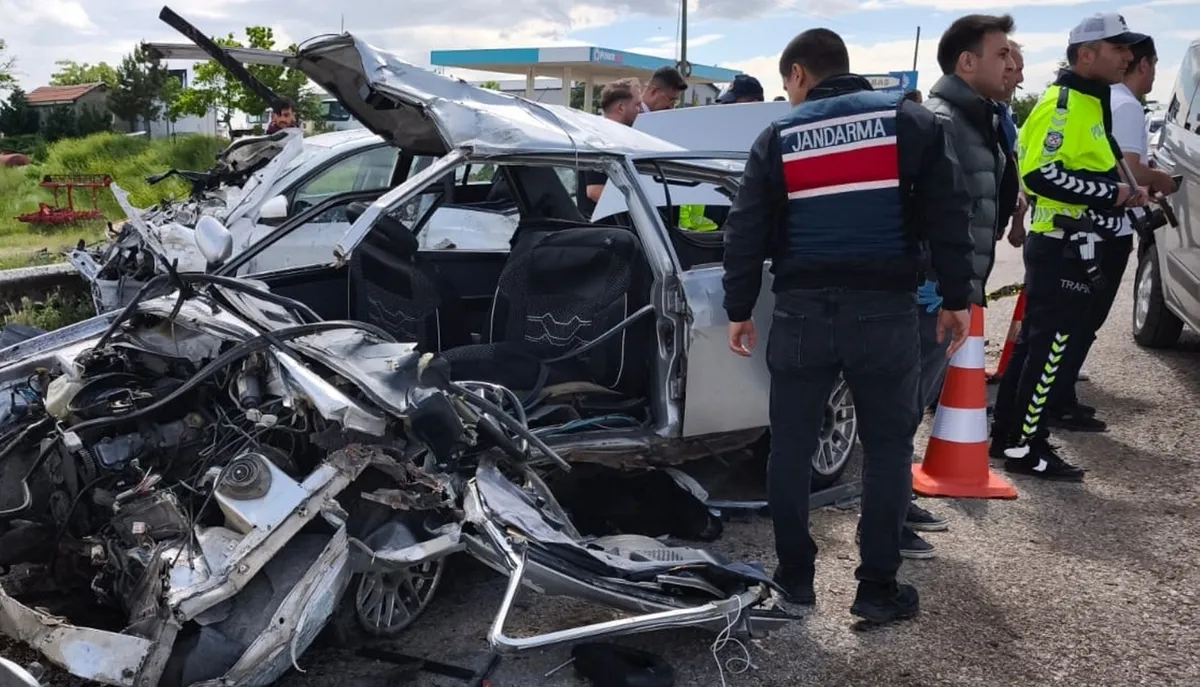 kirikkalede-takla-atan-otomobil-karsi-seride-gecti-ayni-aileden-3-kisi-topraga-verildi-1780152656893.jpeg Kırıkkale'de takla atan otomobil karşı şeride geçti! Aynı aileden 3 kişi toprağa verildi-9