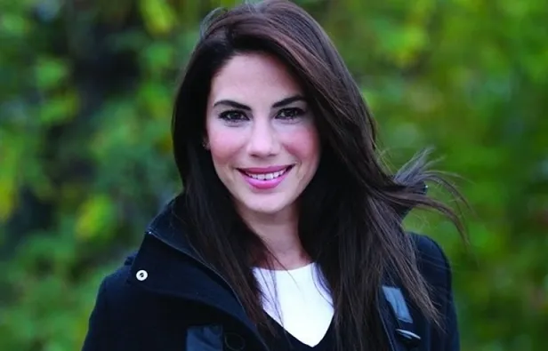 Zeynep Beşerler yarı çıplak siyahi erkekle karşılıklı...-5