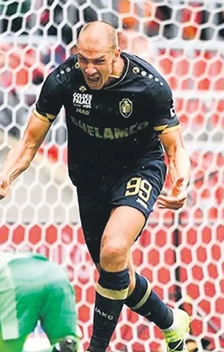 Michael Frey Fener’den ayrıldı zirve yaptı!