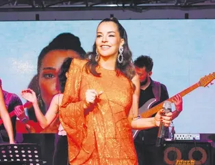 Ana kraliçe sahneye döndü