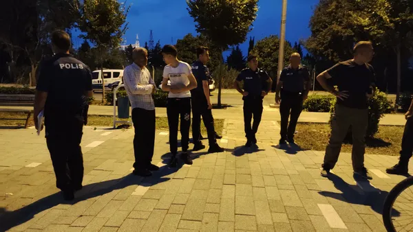 adanada-sulama-kanalina-dusen-yegenini-kurtarmak-isterken-kayboldu-1657399049520.jpg Adana'da sulama kanalına düşen yeğenini kurtarmak isterken kayboldu-7