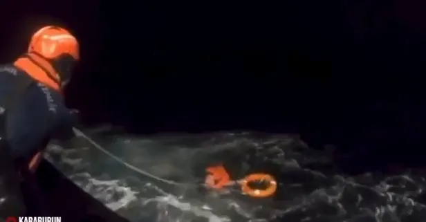 İzmir Karaburun’da hayat kurtaran operasyon: Batan tekneden 3 vatandaş kurtarıldı! İçişleri Bakanı Yerlikaya: Sahil Güvenlik Komutanlığımızı tebrik ediyorum
