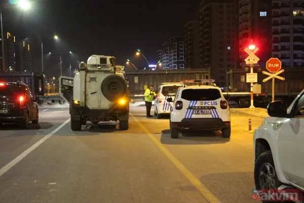 150 metre sürüklendi! Hemzemin geçitte kaza: Yük treni otomobile çarptı - 10