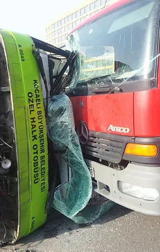 Kocaeli'de zincirleme kaza! Trafik felç oldu