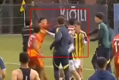 U19 maçında yumruklu kavga!